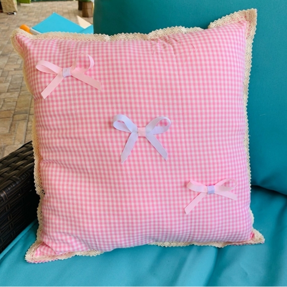 Hand Crafted Other - Handcrafted Decorative/Throw Pillow Home Decor Brand New smoke pet-free home